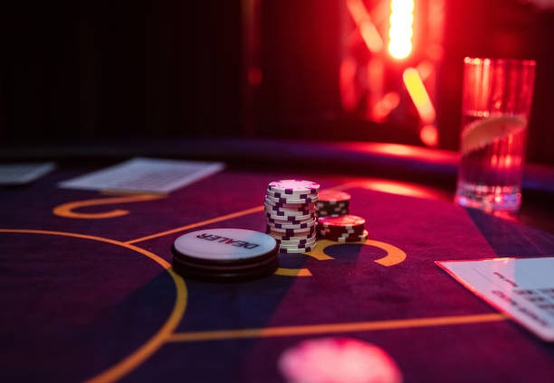 Live roulette wheel and betting table on cagur 88